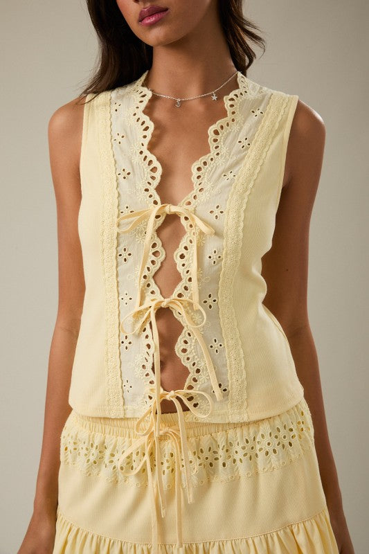 Corner Stand Lace Vest Top
