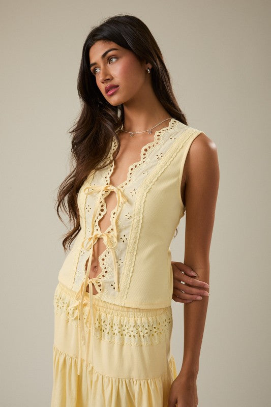 Corner Stand Lace Vest Top